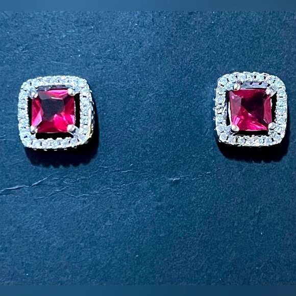 Elegant Vintage Sterling Silver Ruby Red Square Pierced Earrings - Picture 3 of 3